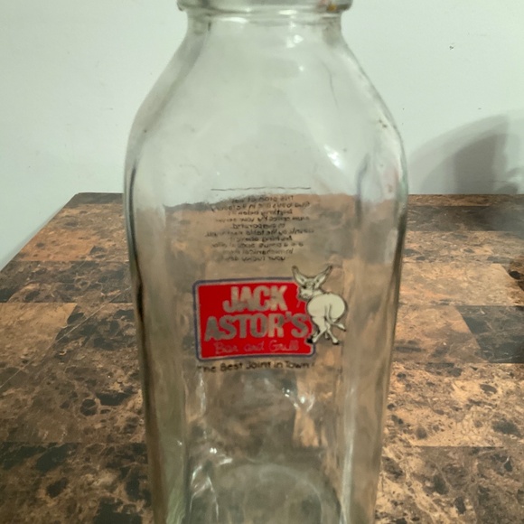 Vintage Jack Astor's Bar and Grill 1/2 liter glass bottle. - Picture 2 of 3